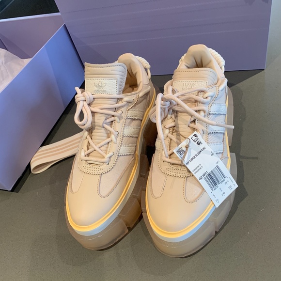 Ivy Park x Adidas Super Sleek - Picture 1 of 8